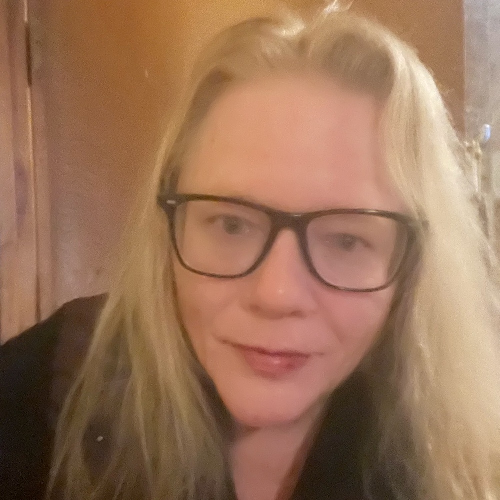 Meet your Posher, Dina